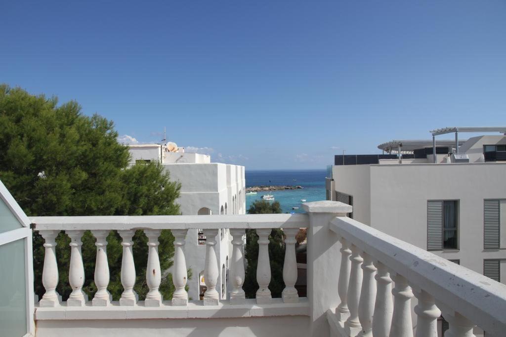 Apartahotel Arcos de Formentera Es Pujols Bagian luar foto